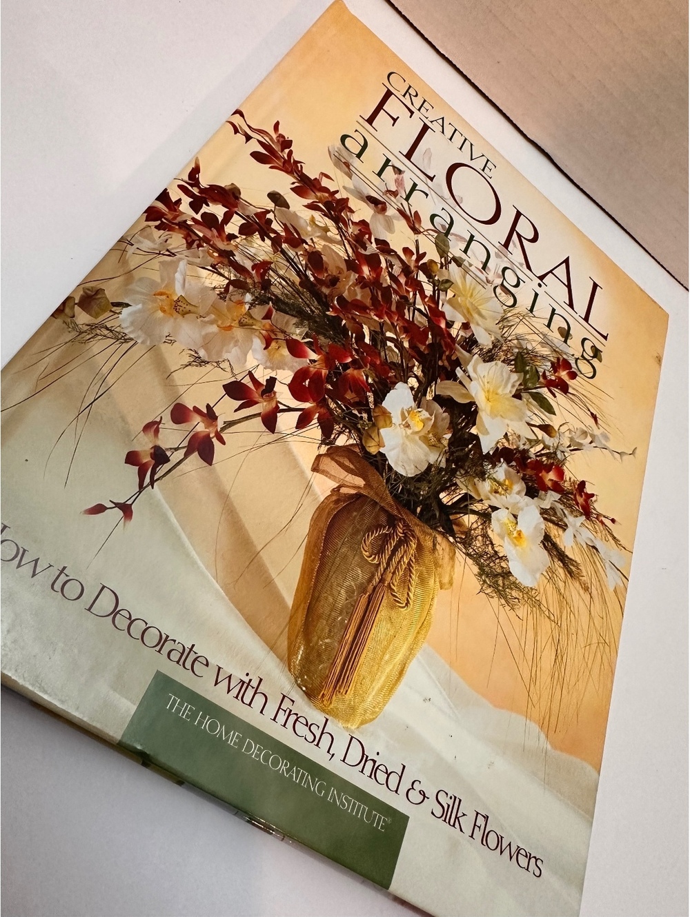 Creative Floral Arranging: How to Decorate with Fresh, Dried & Silk Flowers